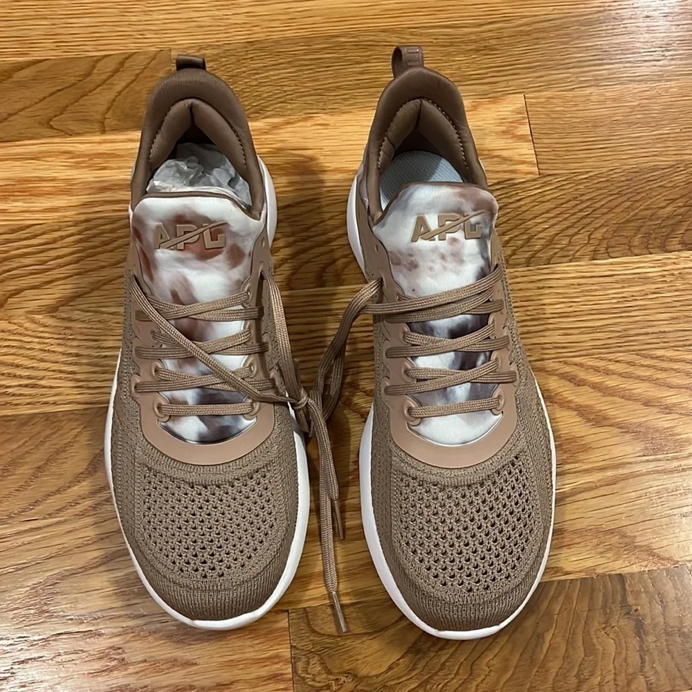 New APL Techloom Tracer Almond Caramel Tie Dye size 8